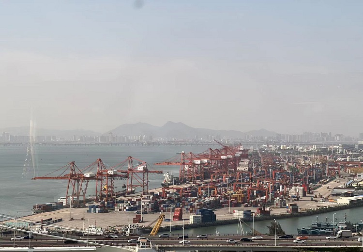 Ready to go,  we go from here to the world-Xiamen Port